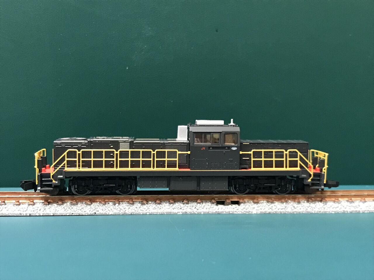 新規入線車両（トミックス DD200-700形 ディーゼル機関車）。 : エヌゲ