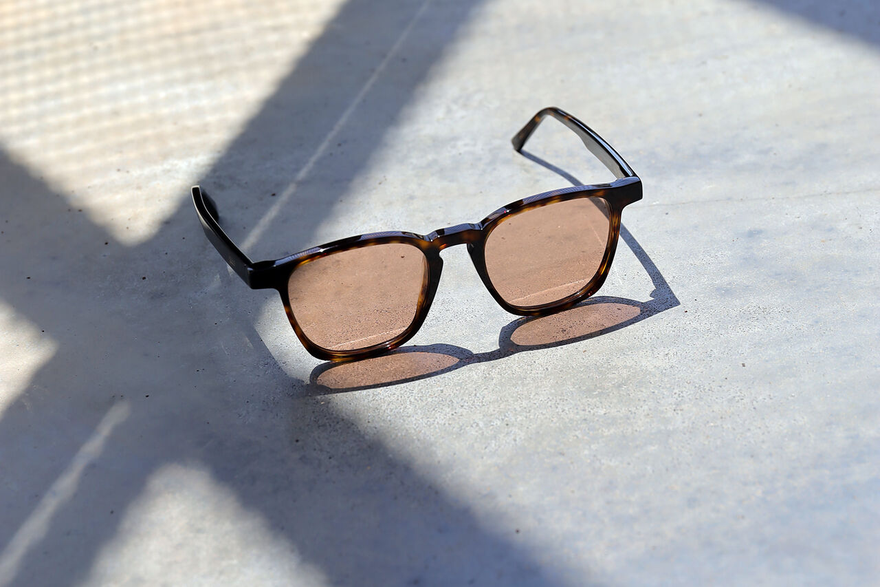 RETROSUPERFUTURE 秋冬にも使いやすいライトカラーレンズサングラス