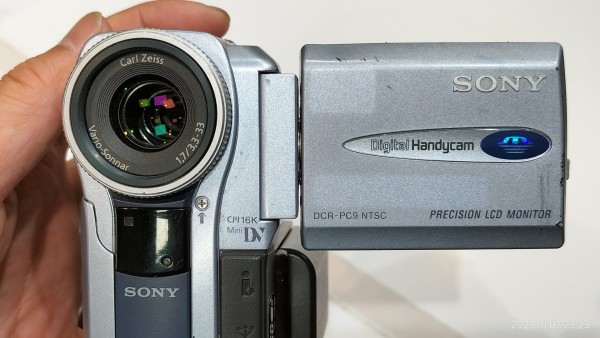2001/平成13/SONY/DCR-PC9/Handycam/ハンディカム/DV/68万画素CCD/光学