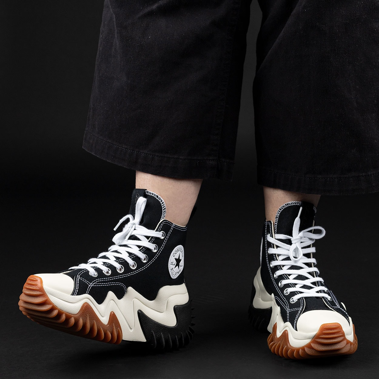 Tênis Converse Run Star Motion Hi Canvas Platform Black White Gum