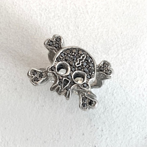FLAT PAVE SKULL-CROSSED BONES RING / Silver / Black Zirconia