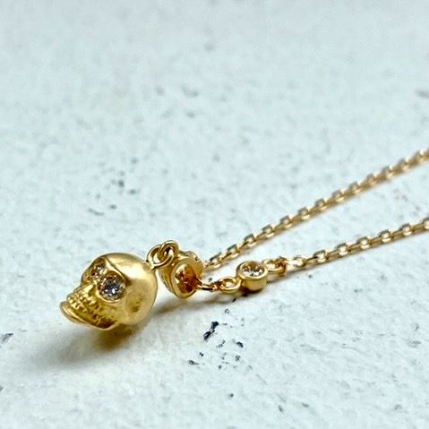 PETITE SKULL NECKLACE 18k Yellow Gold NECKLACE（ネックレス） Loree