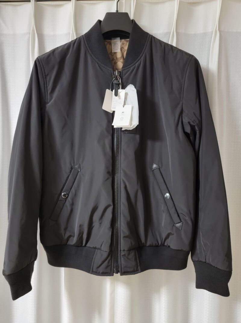 コーチ リバーシブルシグネチャーMA-1ジャケット レビュー