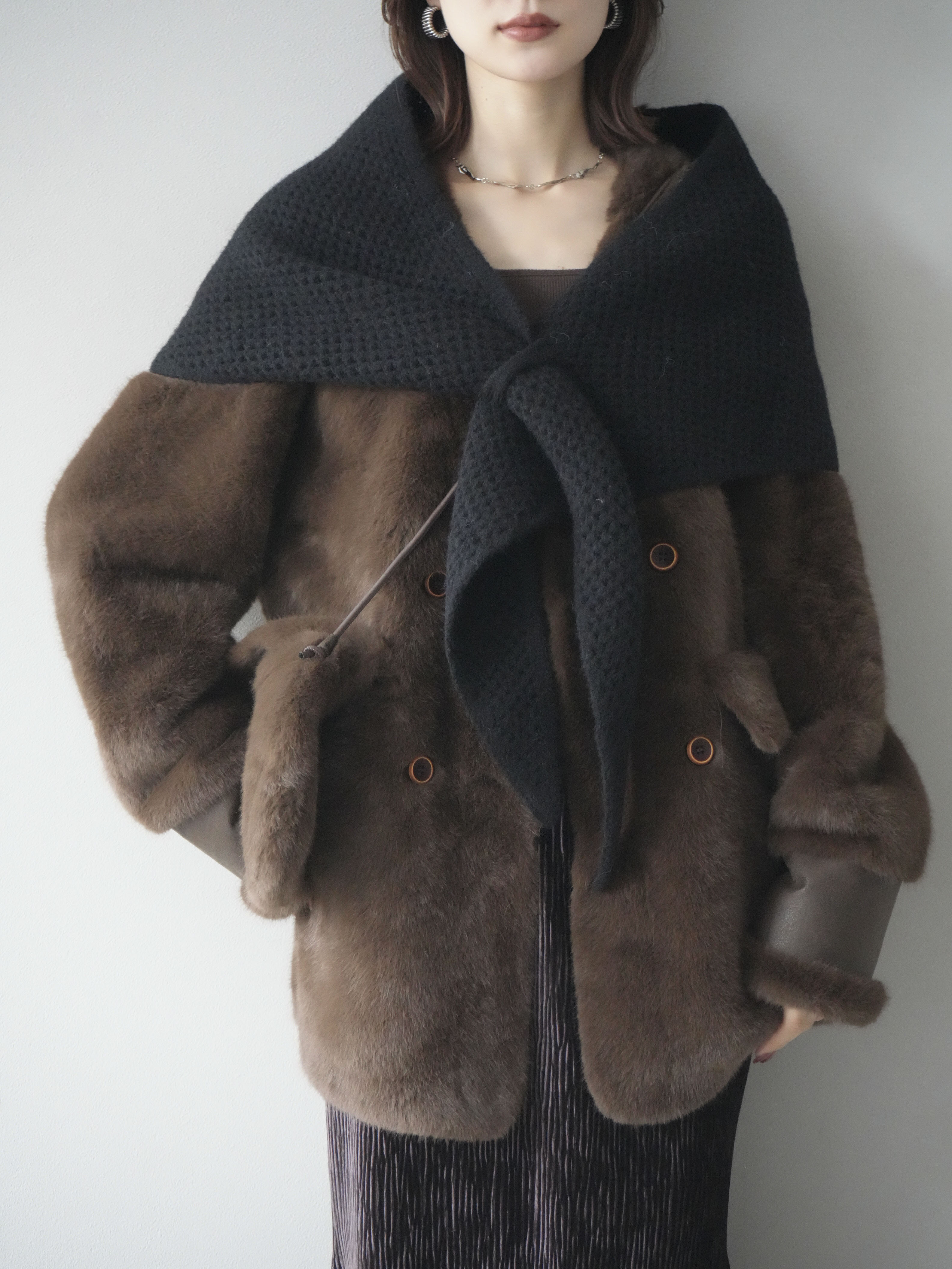 予約]バッグ付エコファーノーカラーコート/brown – Lumier