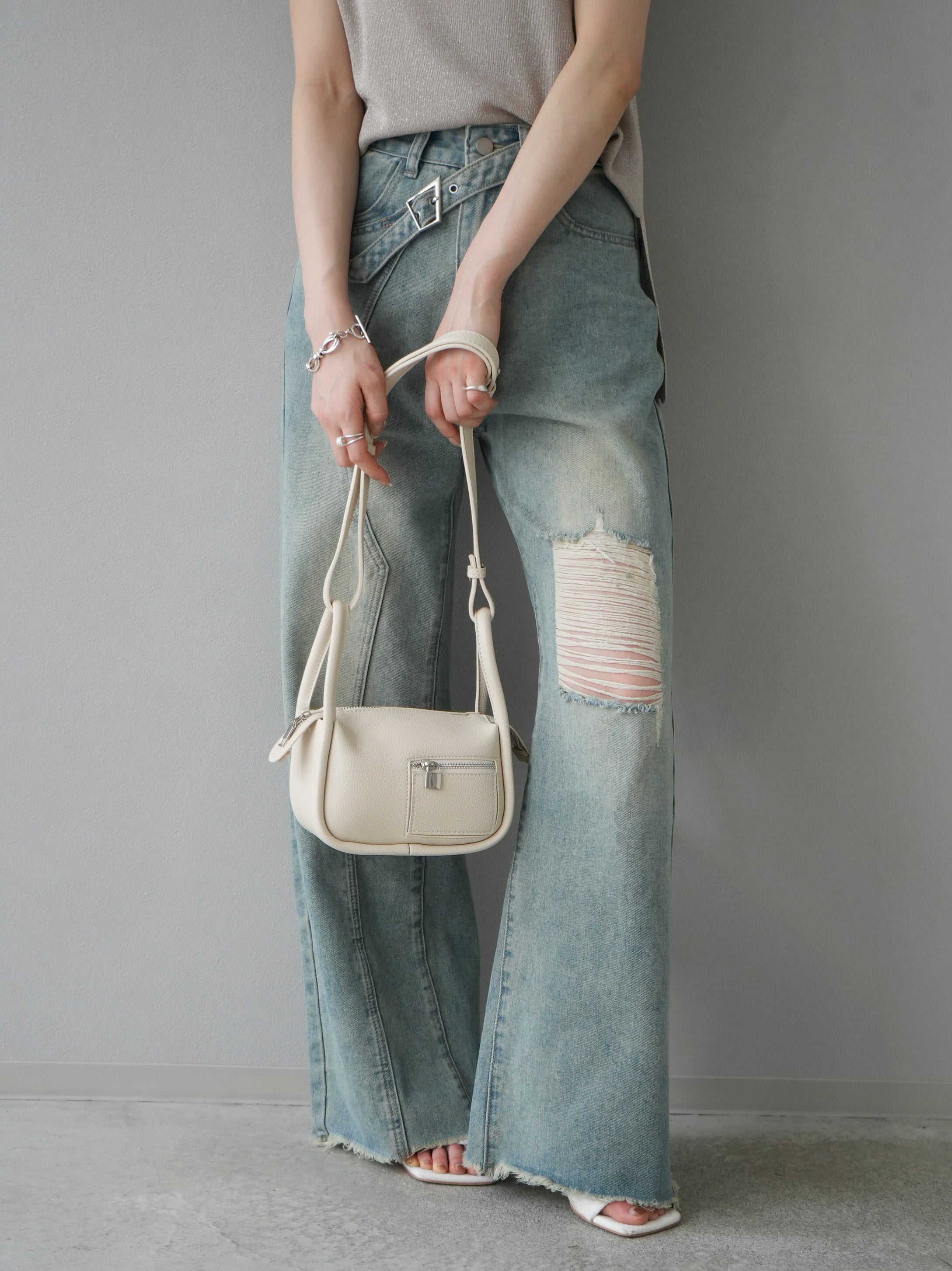 予約]合皮デザインショルダーバッグ/アイボリー – Lumier