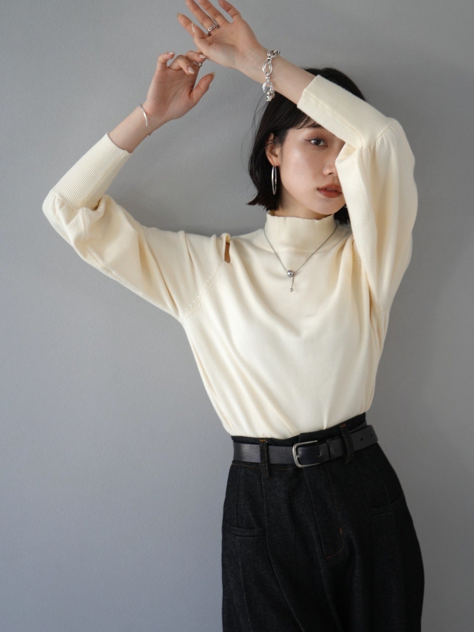 予約]ボリュームスリーブショルダースリットニットトップス/アイボリー