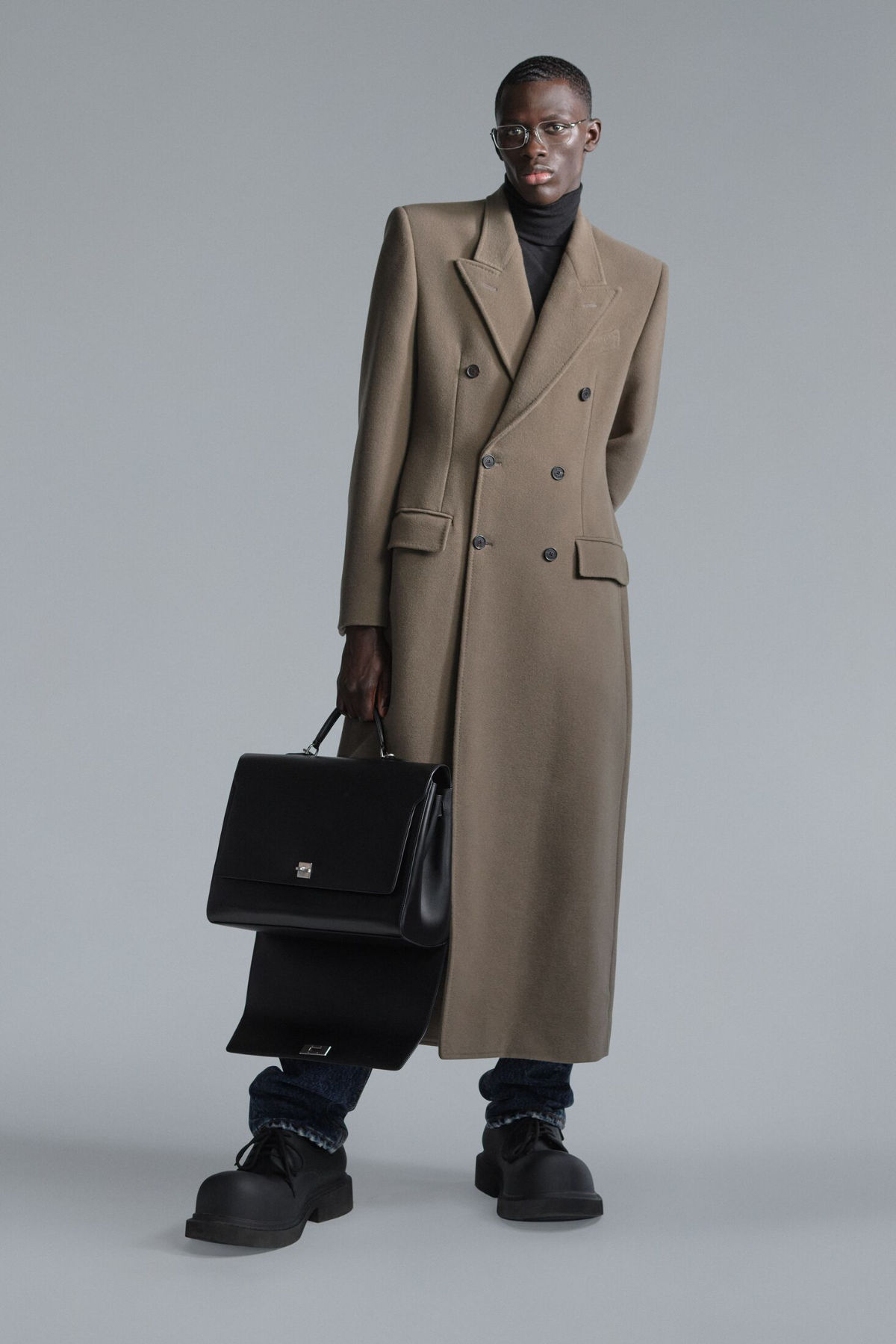 Balenciaga: Balenciaga Presents Its New Garde-Robe 23 Campaign