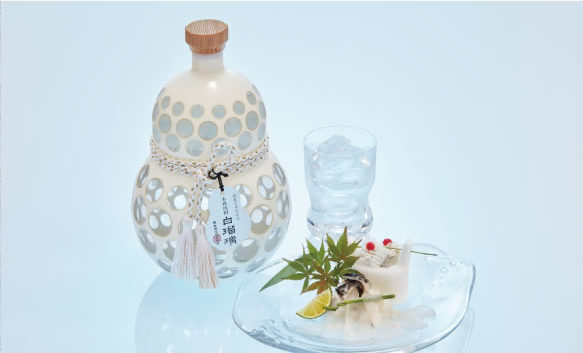 ボトルが素敵だ〜！霧島酒造が創業100周年で「本格焼酎 百瑠璃」を数量