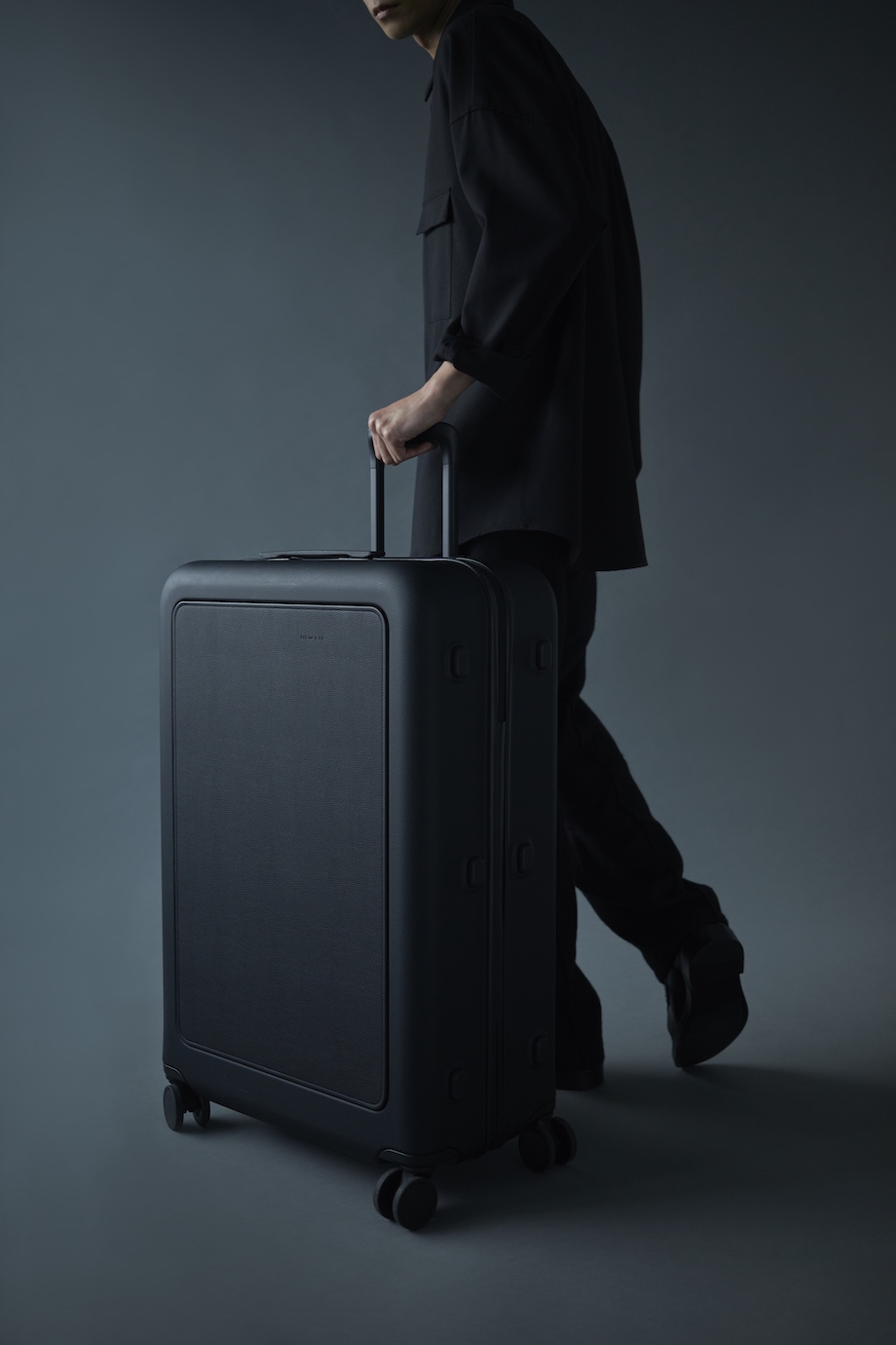 トラベルブランド「moln」から黒曜石にインスパイアされた新色