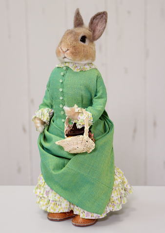 棚からうさもち ／ バッスルドレスの羊毛うさぎ | テディベア