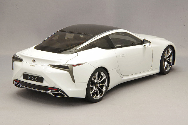 オートアート 1/18 レクサス LC500 メタリックホワイト/ブラック