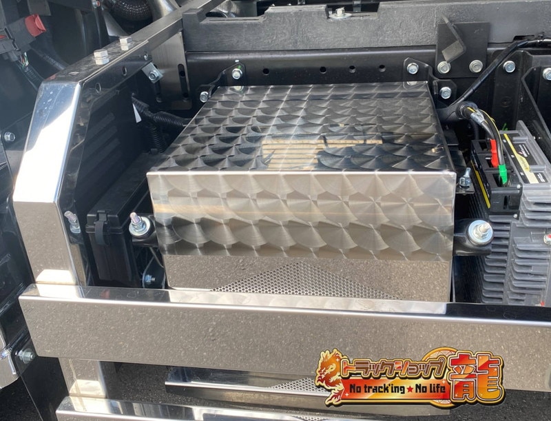 オリジナル ステンレス バッテリーカバー 鱗柄 三菱ふそう ブルー