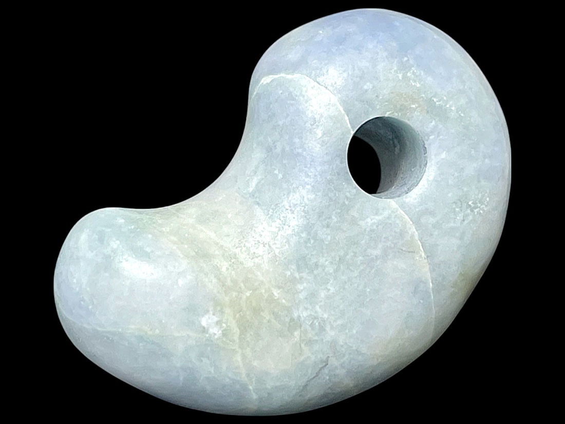 糸魚川入りコン沢産 青翡翠 勾玉