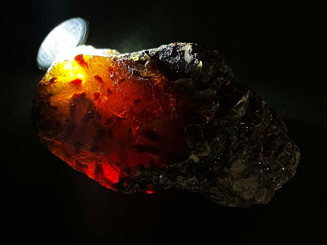 インドネシア・スマトラ産 ブルーアンバー ラフ ( 青琥珀 ) / BlueAmber