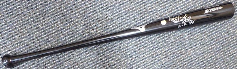 イチロー 直筆サイン入りバット 262安打 (Ichiro Suzuki Autographed