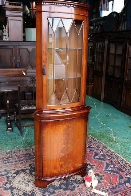 イギリスアンティーク家具 コーナーキャビネット コーナーショーケース