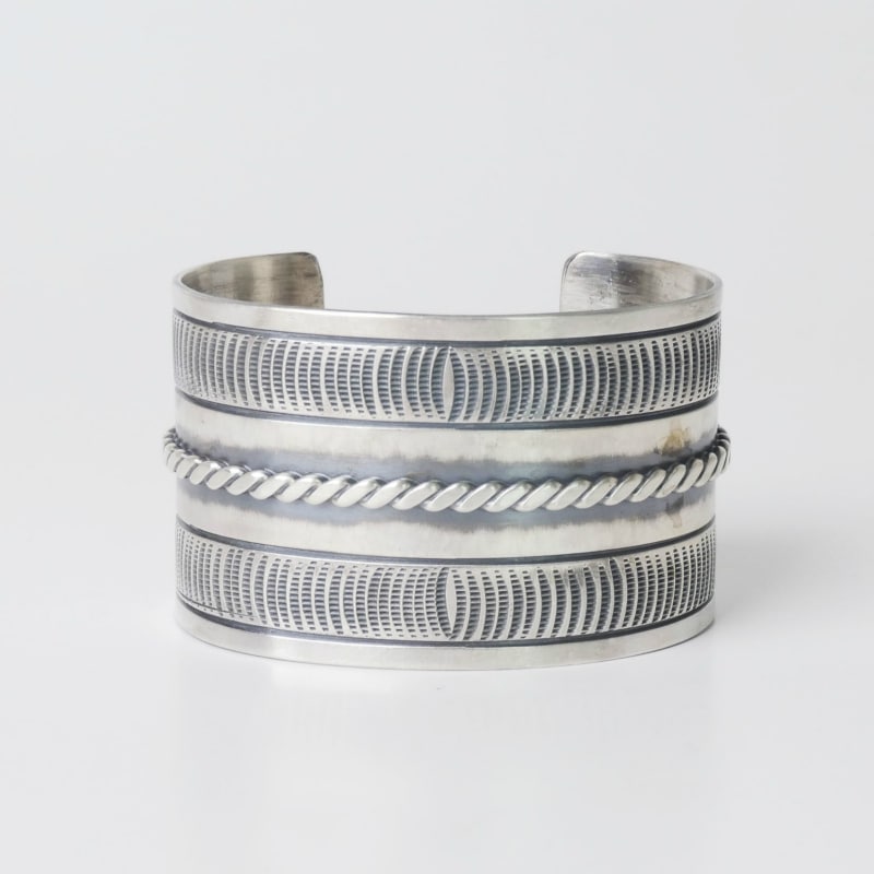 142mm アーノルドグッドラック スタンプワーク バングル｜マライカ公式通販