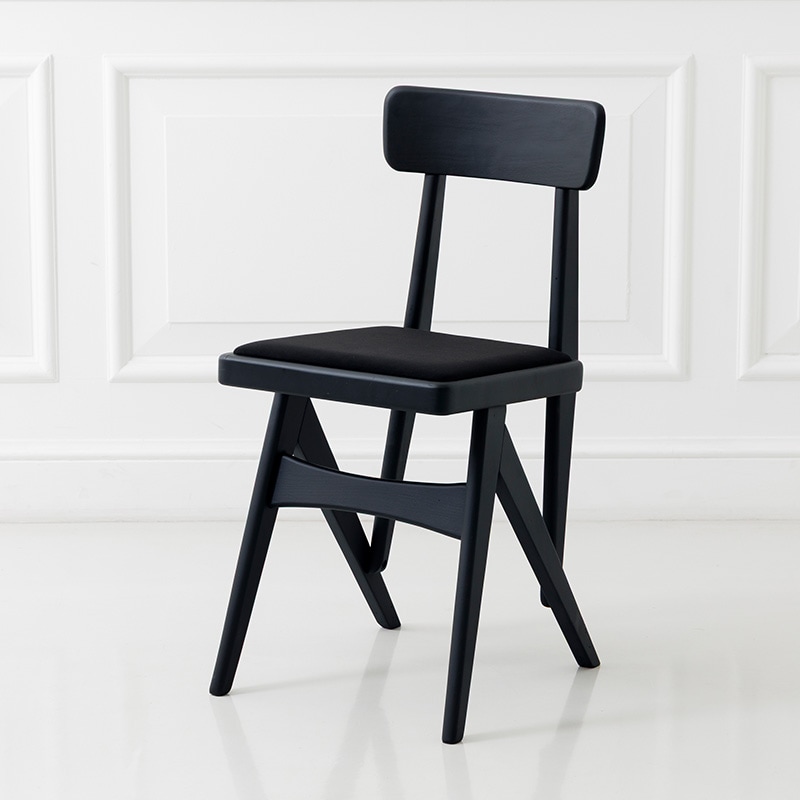 半世紀にわたり愛される「デルタチェア」。特徴と歴史を深掘り｜中古