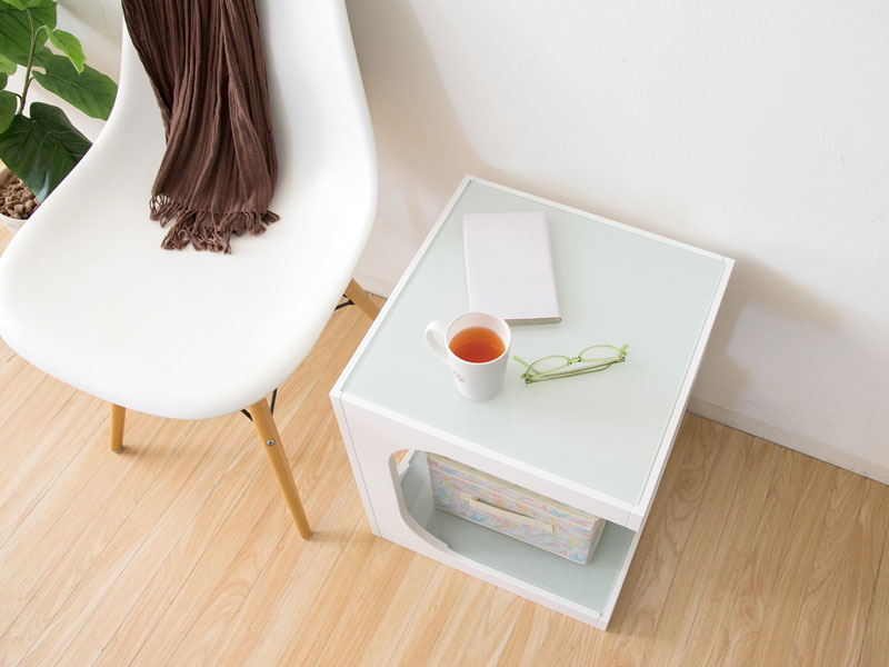 ガラス天板のサイドテーブル｜シンプルモダン | インテリア・家具の