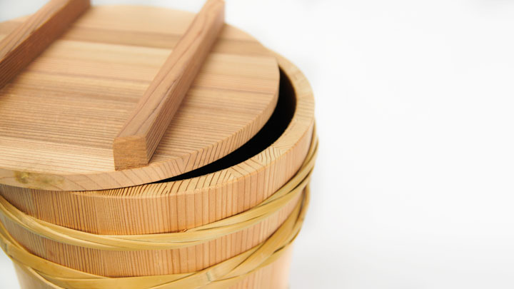 桶職人の手作り木桶｜越前有機味噌蔵 マルカワみそ