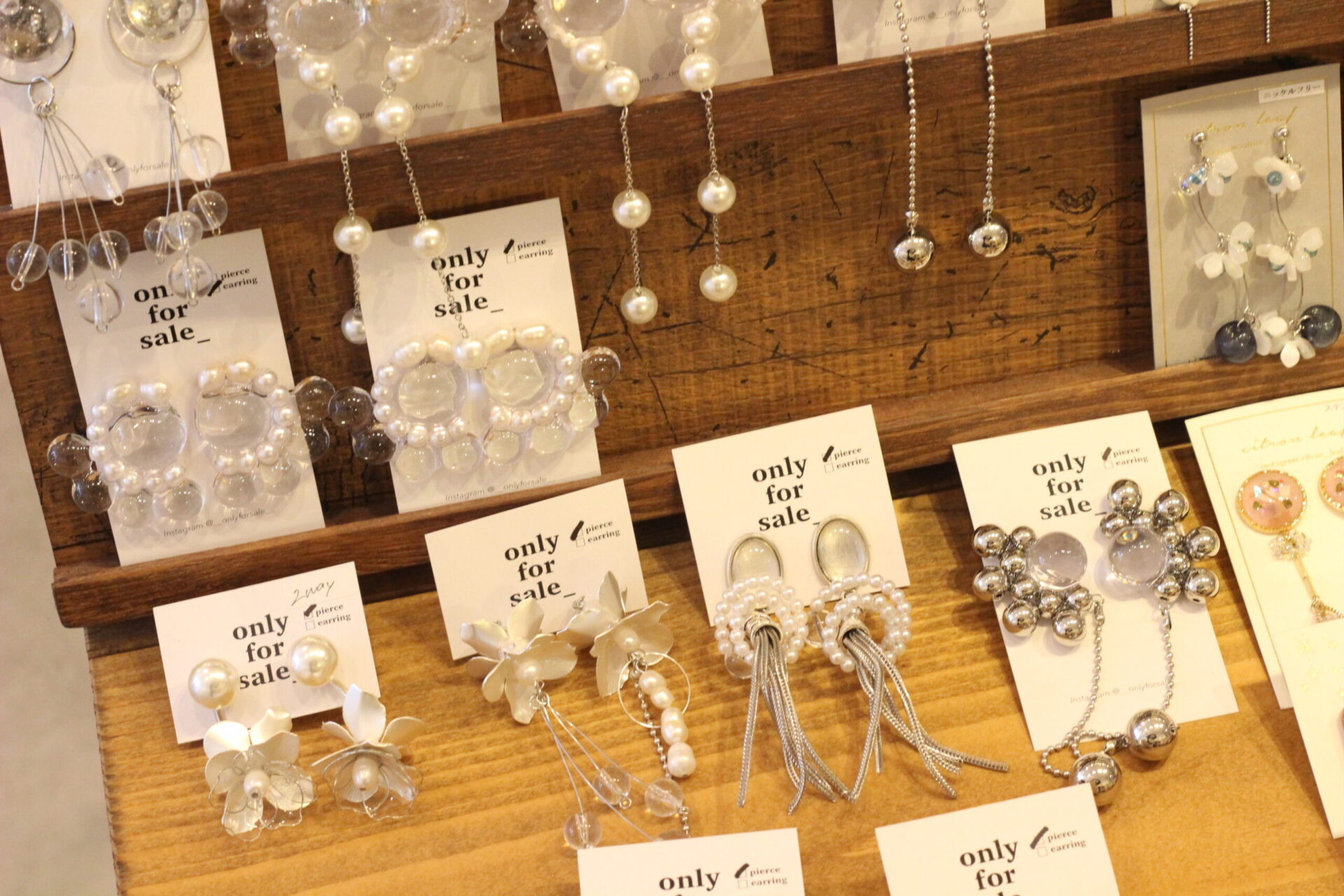 かわいい外観が目を引く！ハンドメイドアクセサリーと雑貨のお店｜大阪