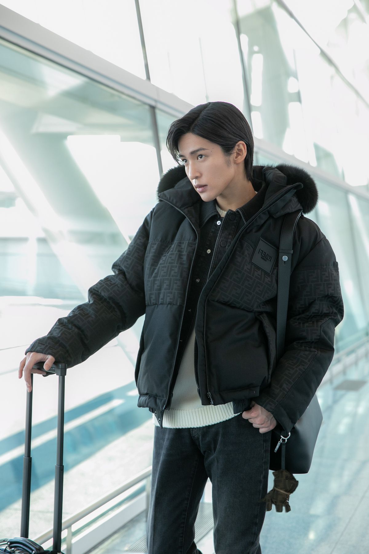羽田国際空港でキャッチ！ フェンディを纏った目黒蓮のエアポート