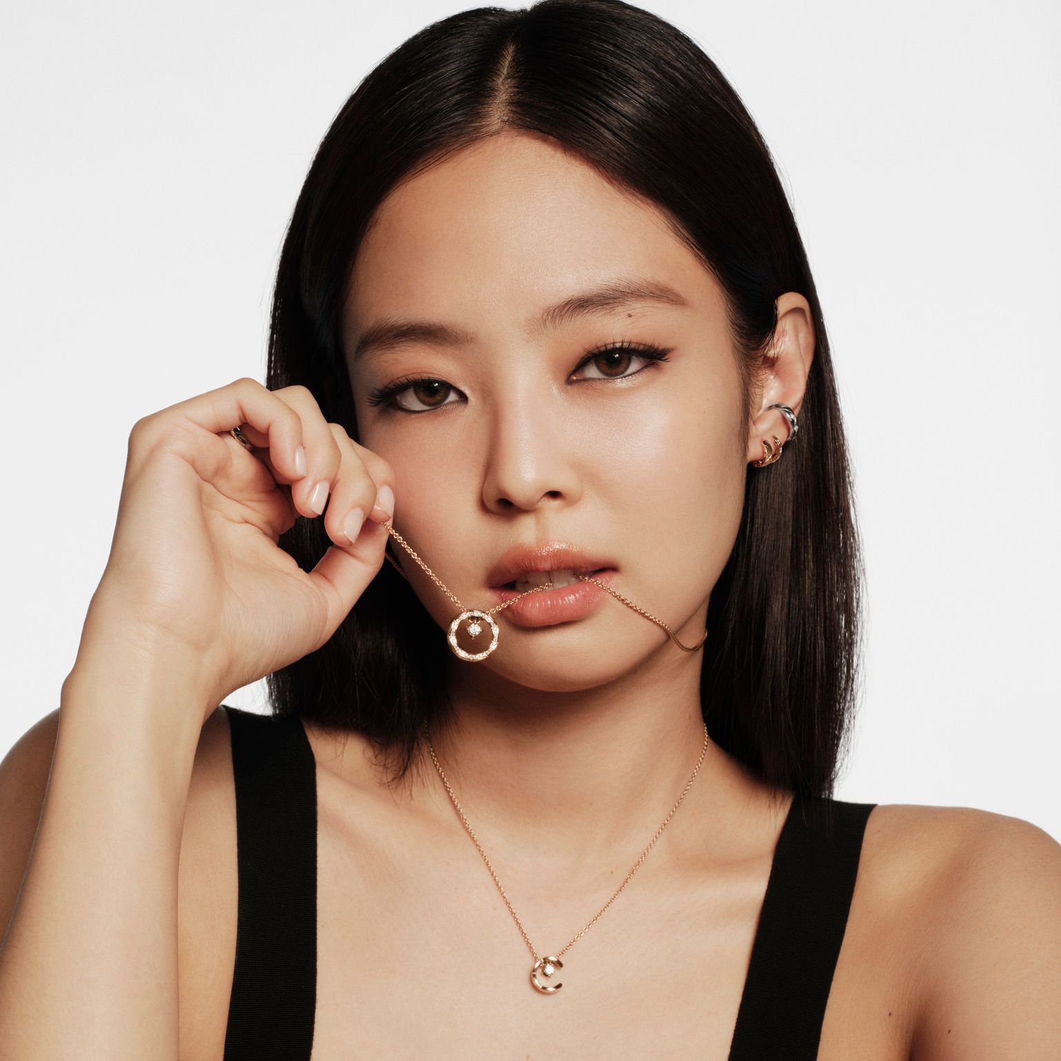 BLACKPINKジェニーが纏う、シャネルの「ココ クラッシュ」新作 | Vogue
