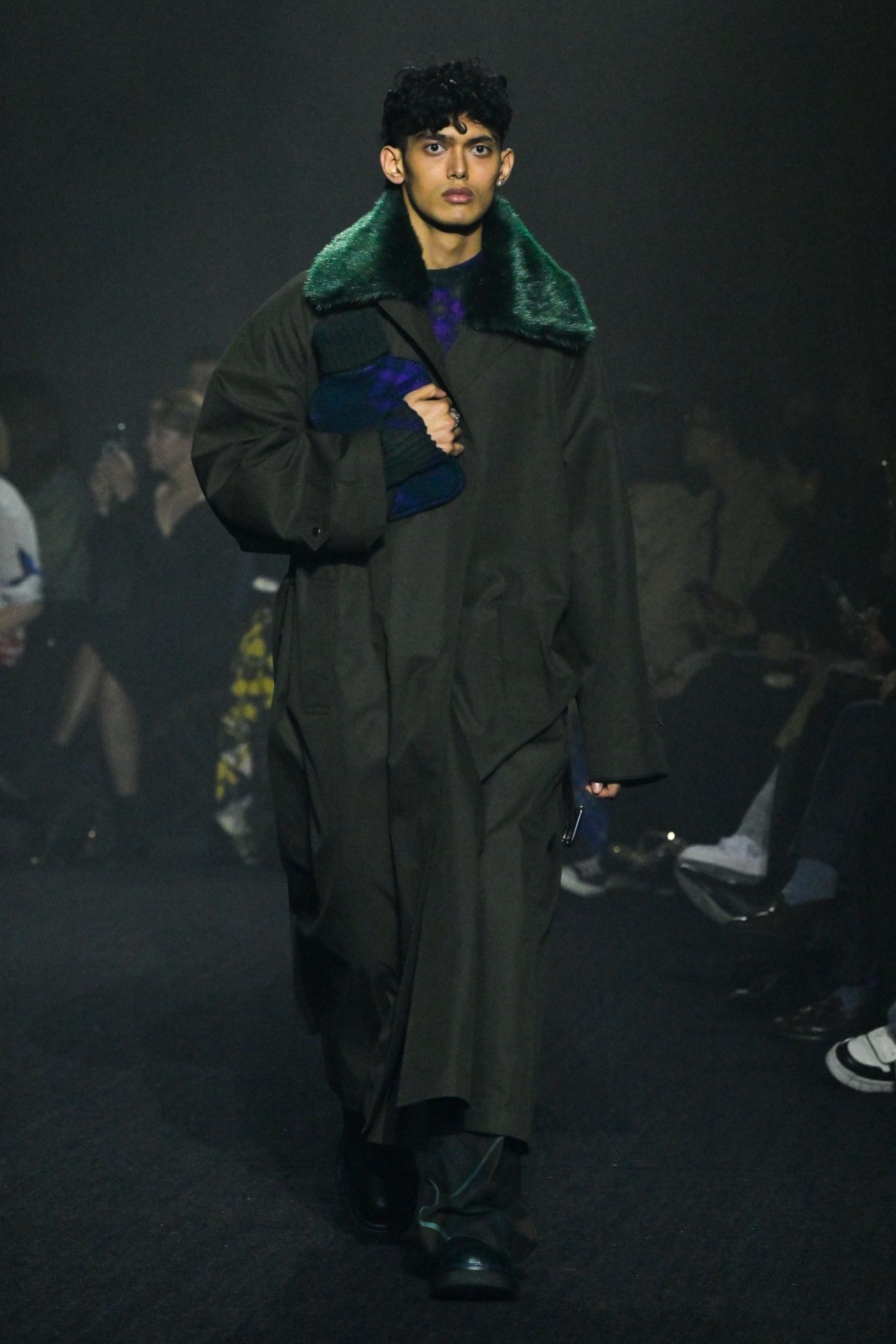 ルック】「バーバリー」2023-24年秋冬コレクション - WWDJAPAN