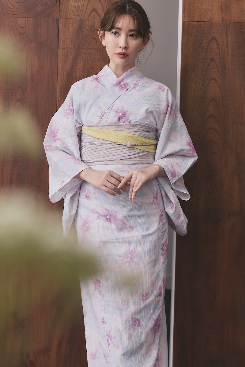小嶋陽菜の「ハーリップトゥ」が今年も浴衣を発売 帯とセットの艶や