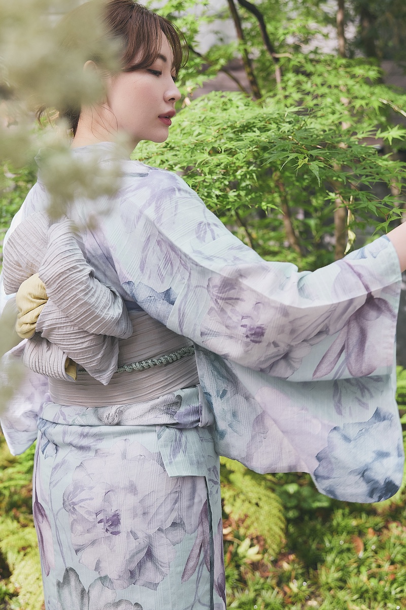 小嶋陽菜の「ハーリップトゥ」が今年も浴衣を発売 帯とセットの艶や