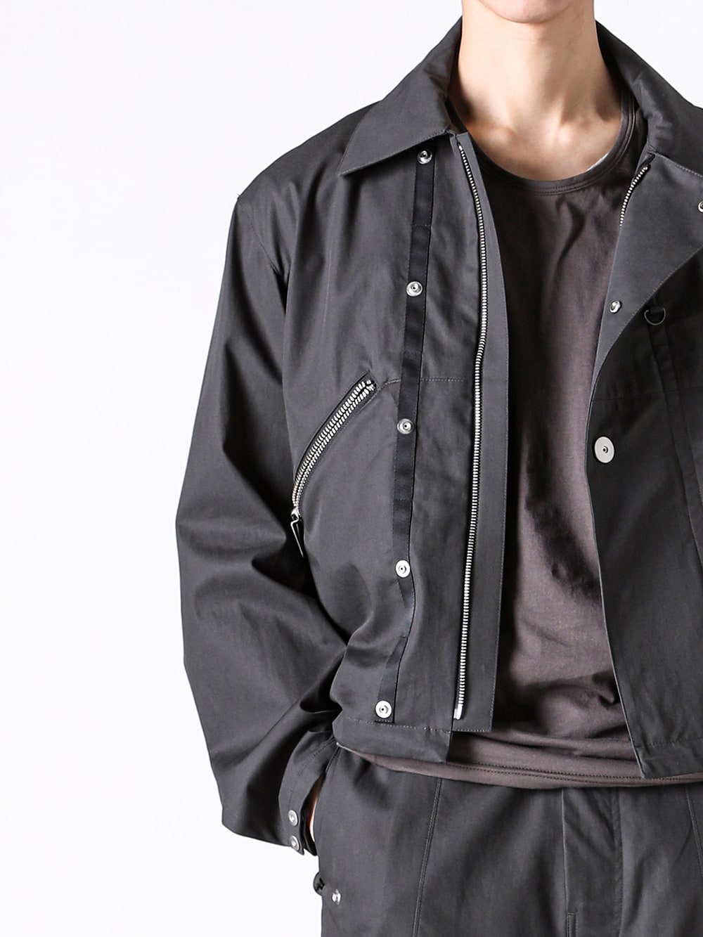 Omar Afridi（オマールアフリディ）：洗練されたモードと職人技が