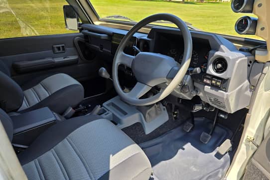 1996 Toyota Land Cruiser ZX VIN: HZJ730006260 for Sale - Cars & Bids