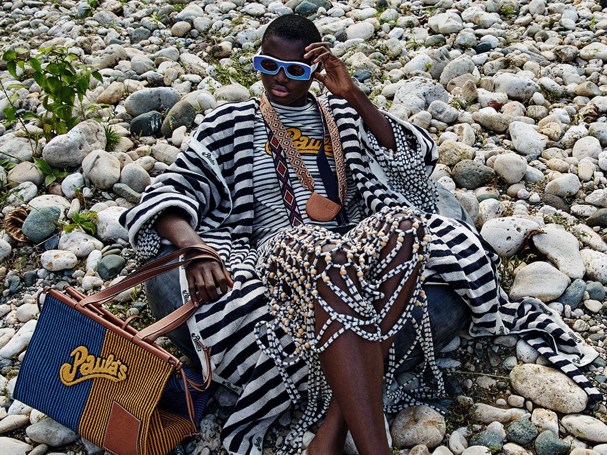 ロエベがイビザのブティック「パウラズ イビザ」とコラボ