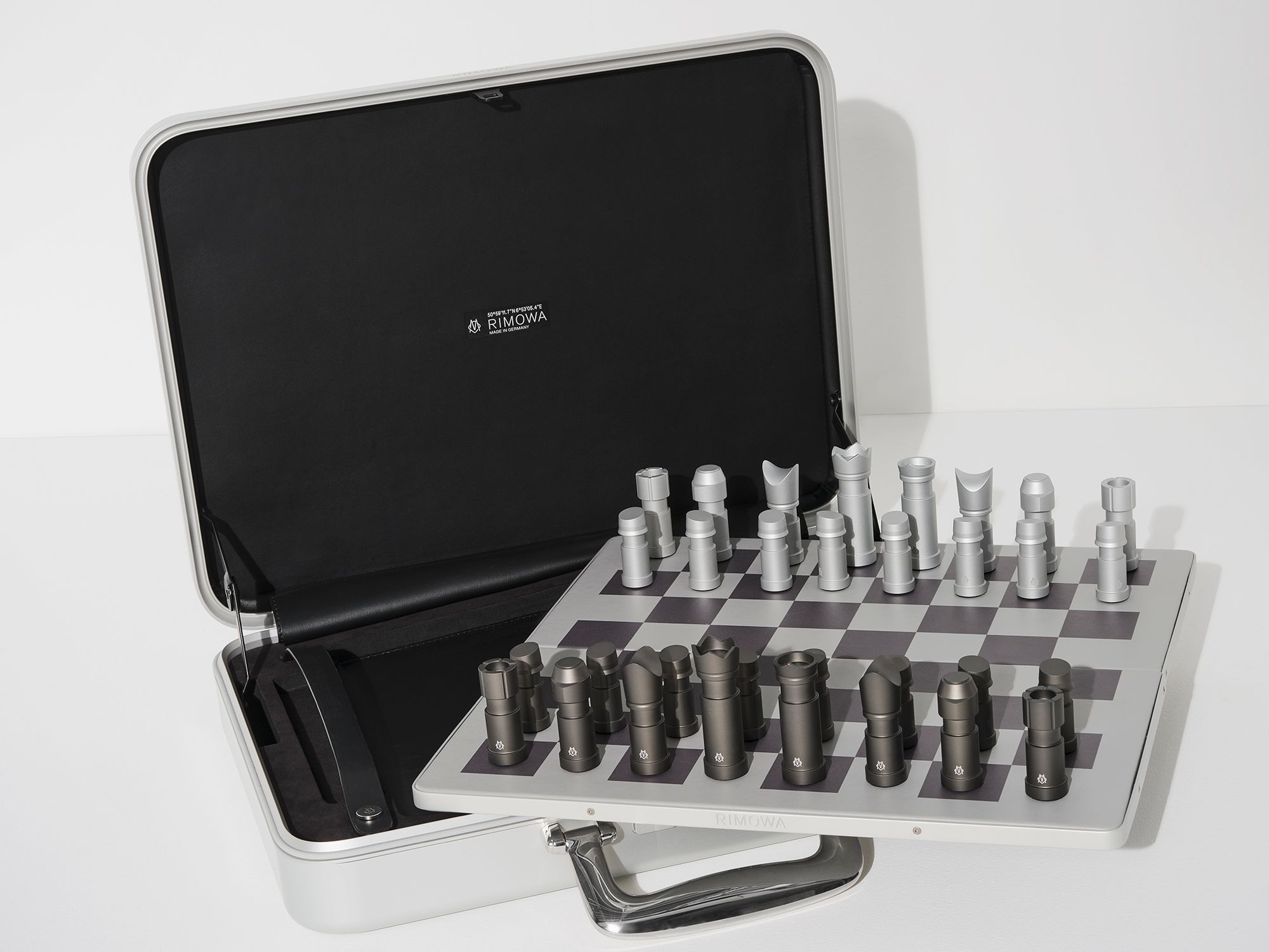 rimowa-chase-24-7.jpg