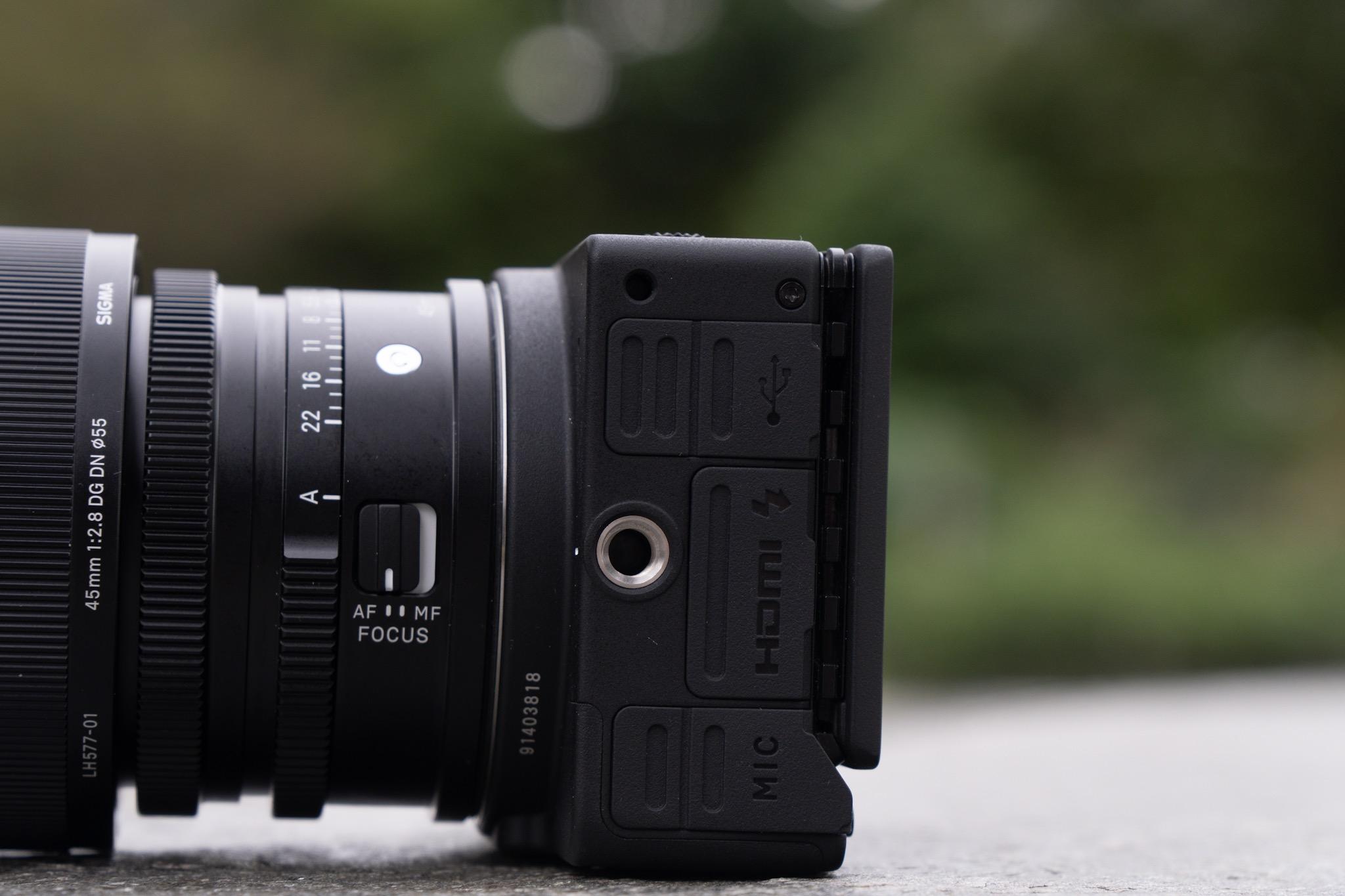 コンパクトフルサイズミラーレス一眼｢SIGMA fp｣ハンズオン：持ち運びの