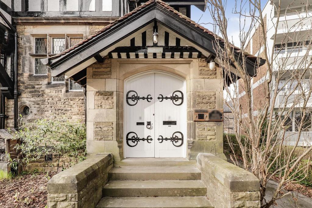 Springfield Avenue, Harrogate, HG1 2HR 2 bed apartment for sale