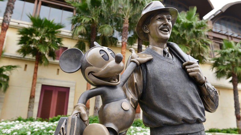 公式】夢を見続け、そしてそれをかなえた青年ウォルト・ディズニーの