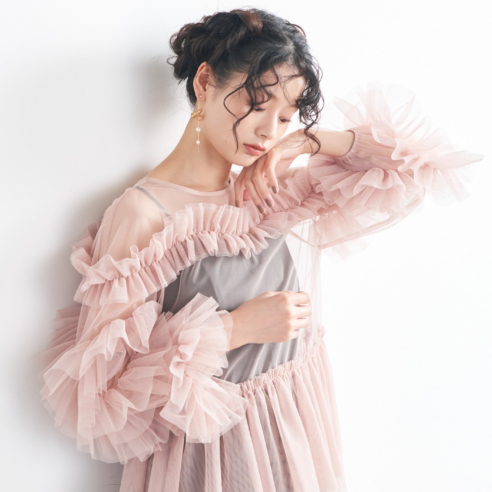 425-1010 チュールフリルブラウス×シャイニーキャミOP – métoi