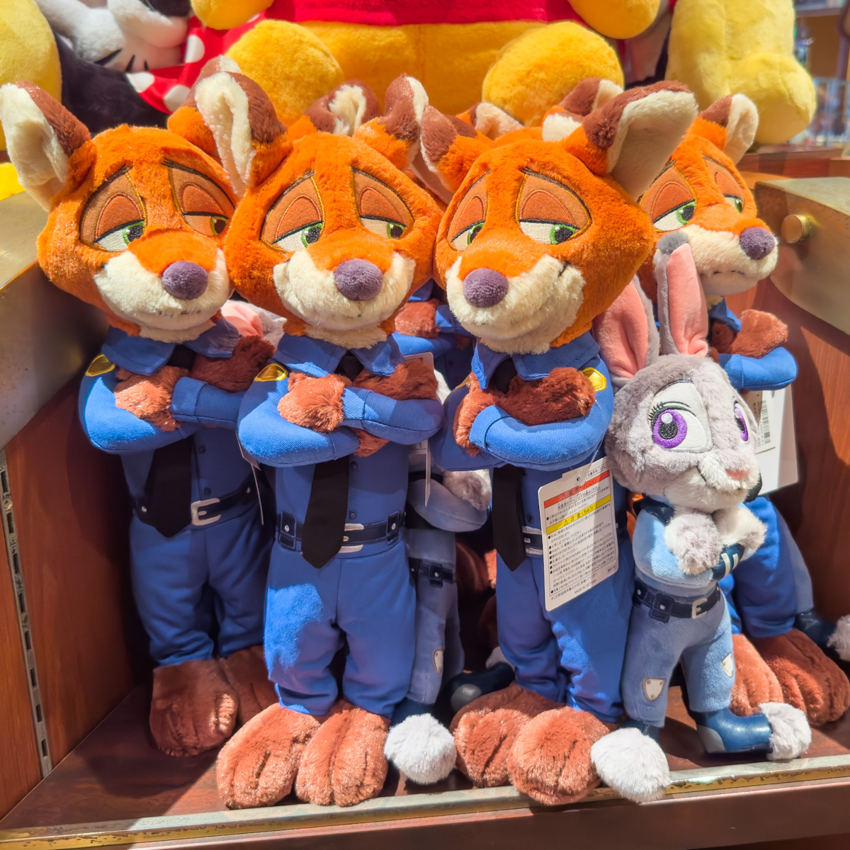 警察官姿のニック＆ジュディ！東京ディズニーランド『ズートピア』ペア