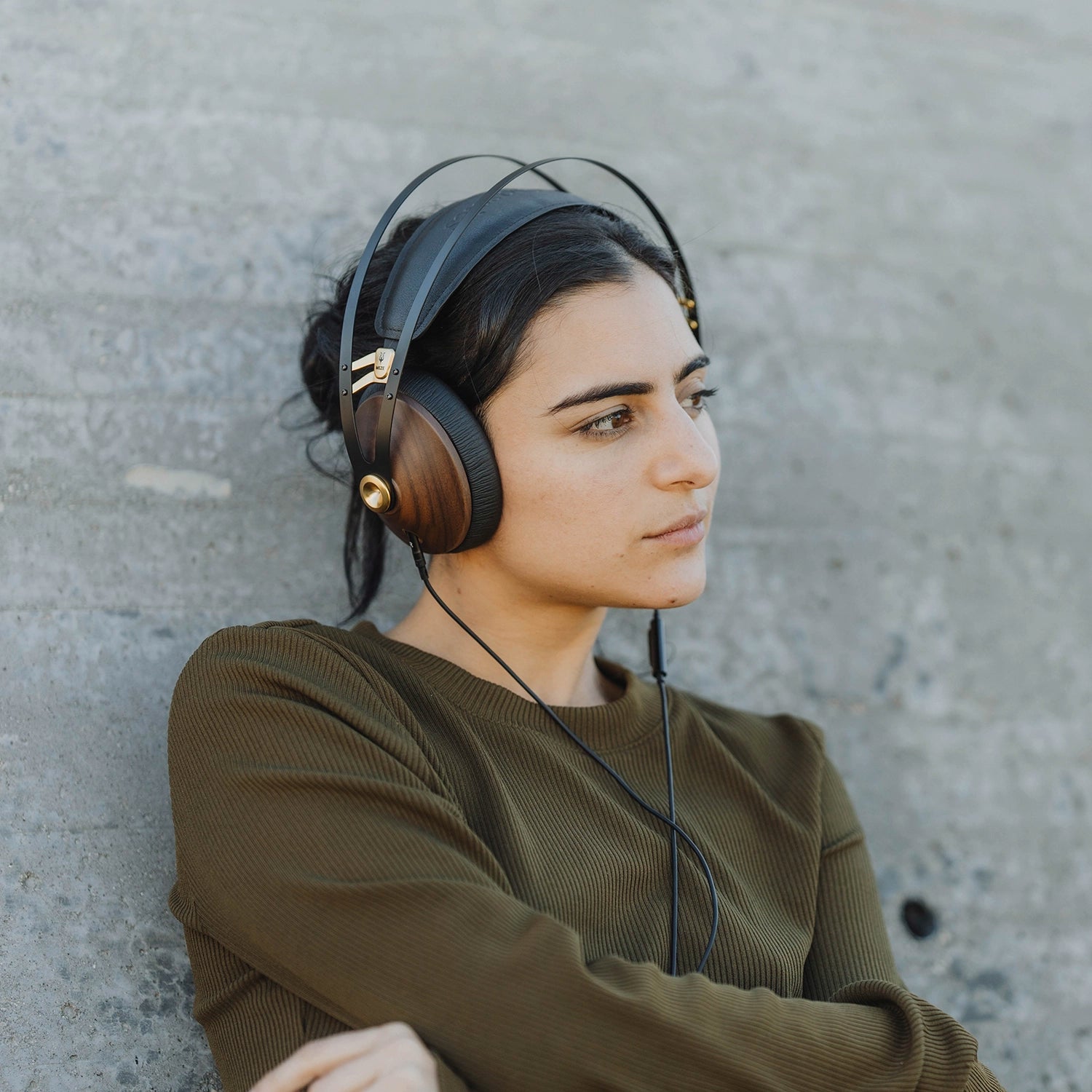 Meze Audio 99 Classics Walnut Gold - High-Fidelity Premium Closed