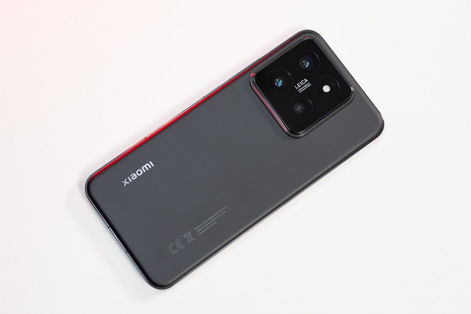 Xiaomi 14 HyperOS 2-based on Android 15 update rolling out