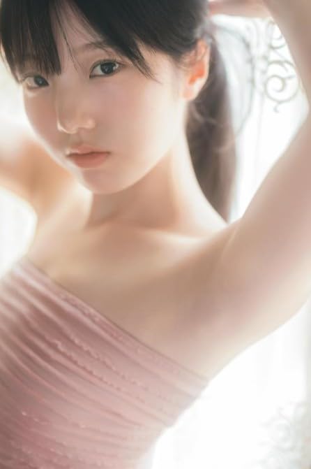 Amazon.co.jp: 本田 真凛 / 1st 写真集 「 MARIN 」 : J-pop: おもちゃ