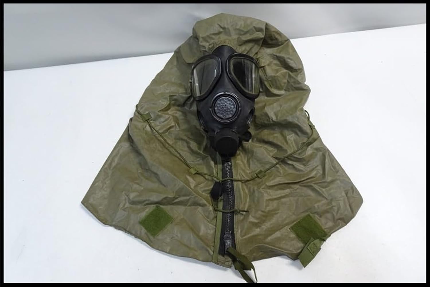 Amazon.co.jp: 東京)米軍放出品 M40 ガスマスク Mサイズ 実物 フード付
