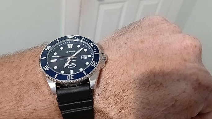 Amazon.com: Casio MDV-106B-2AVCF Blue Dive Watch with Black Resin
