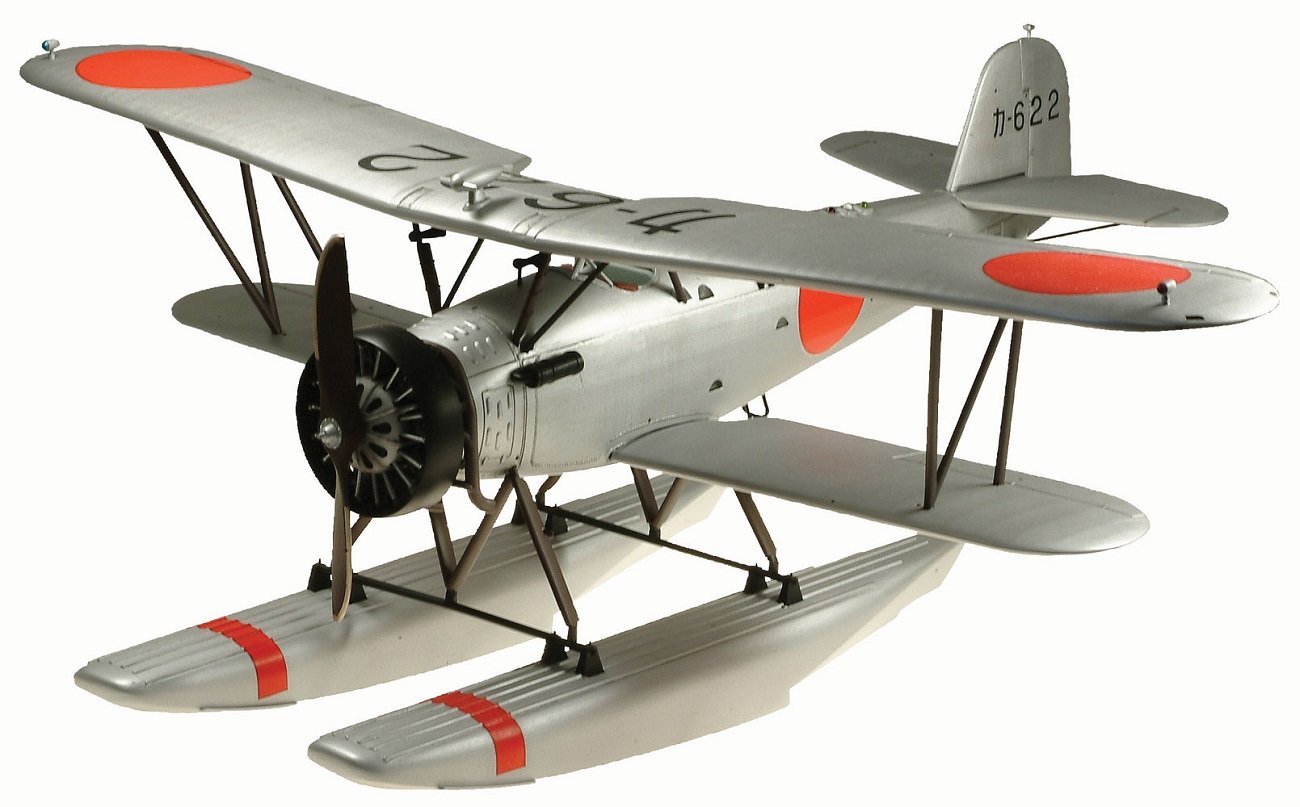 Amazon.com: 童友社 1/32 旧日本海軍 九三式水上中間練習機 赤とんぼ