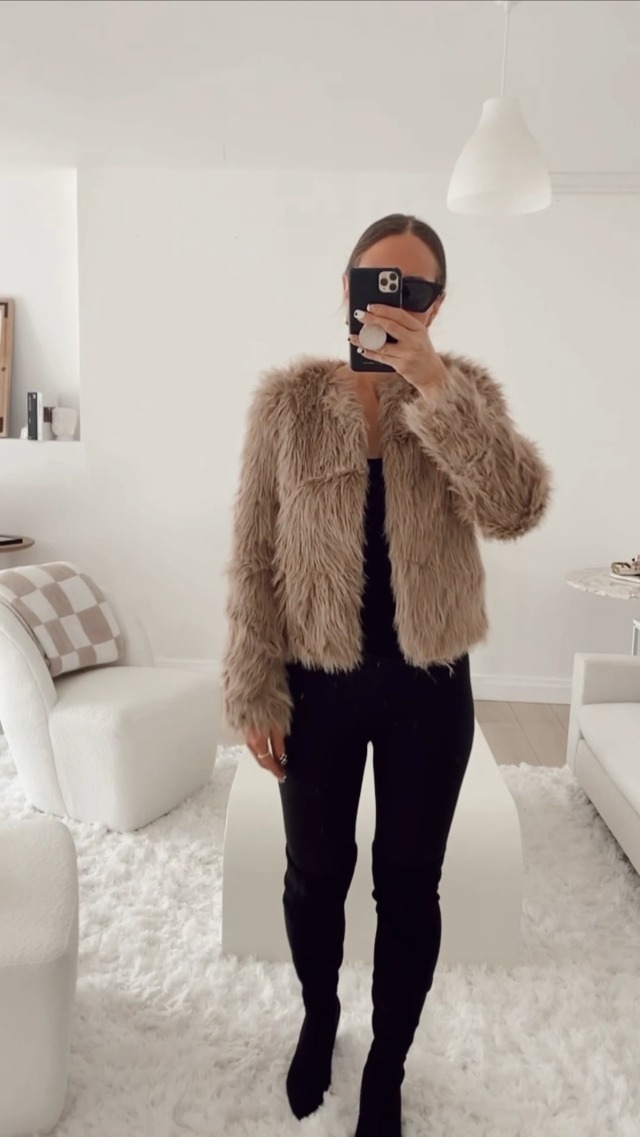 Danedvi Women's Fashion Cropped Faux Fur Jacket Long Sleeve Open