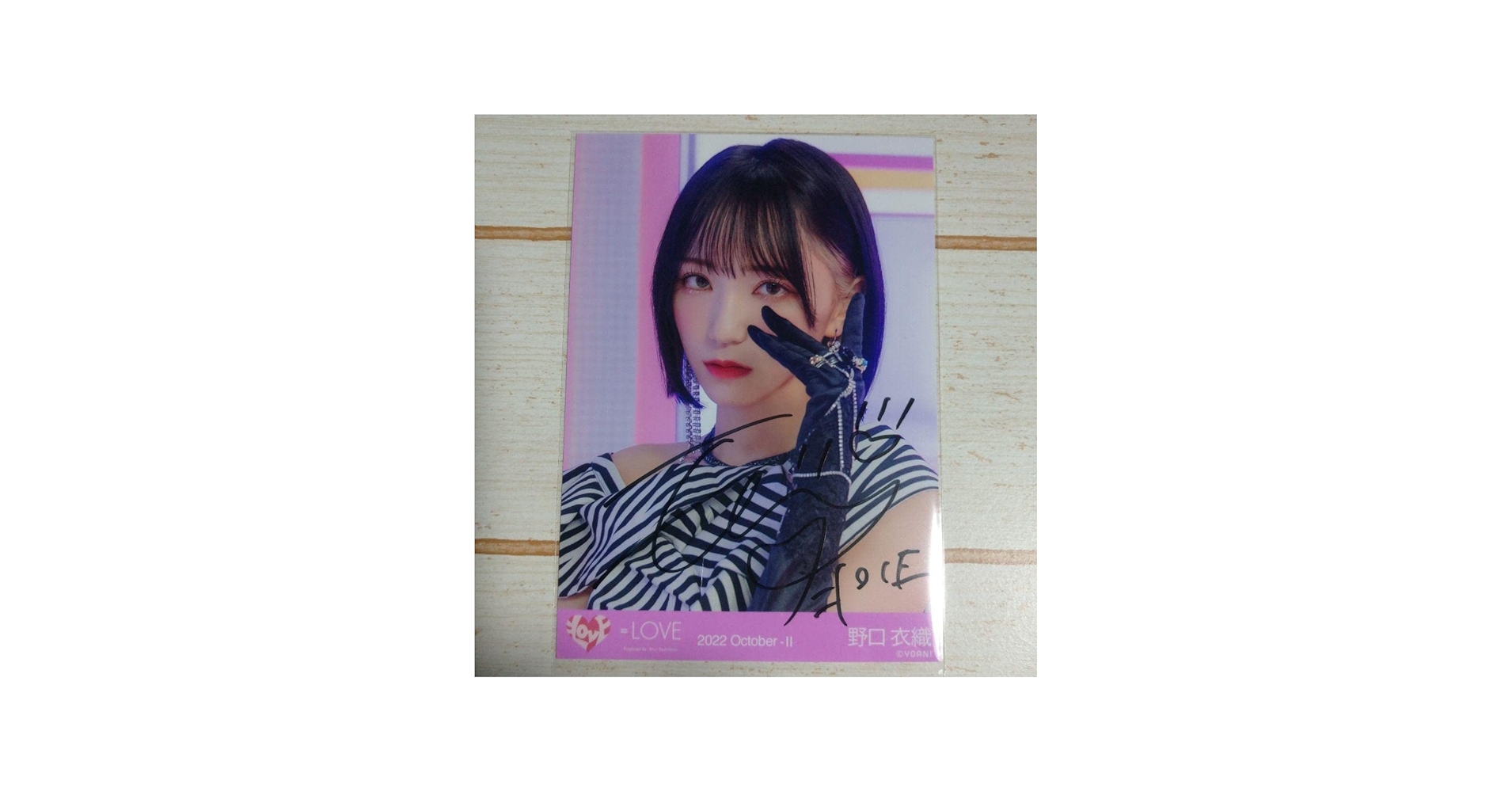 Amazon.co.jp: 野口衣織 直筆 ＝LOVE Be Selfish MV衣装② 生写真