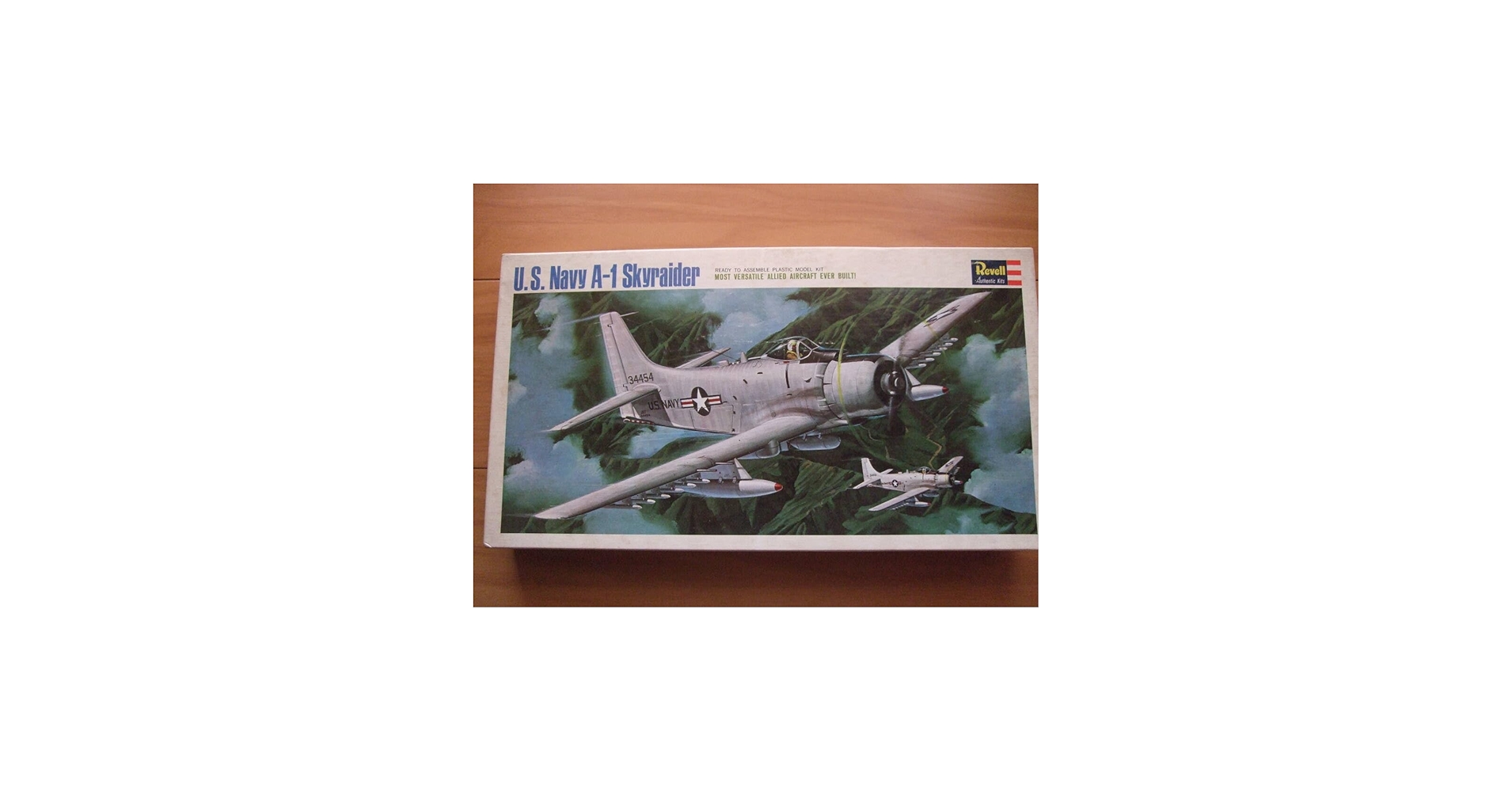 Amazon.co.jp: レベル 絶版 1／40 U.S ネービー A－1 スカイ