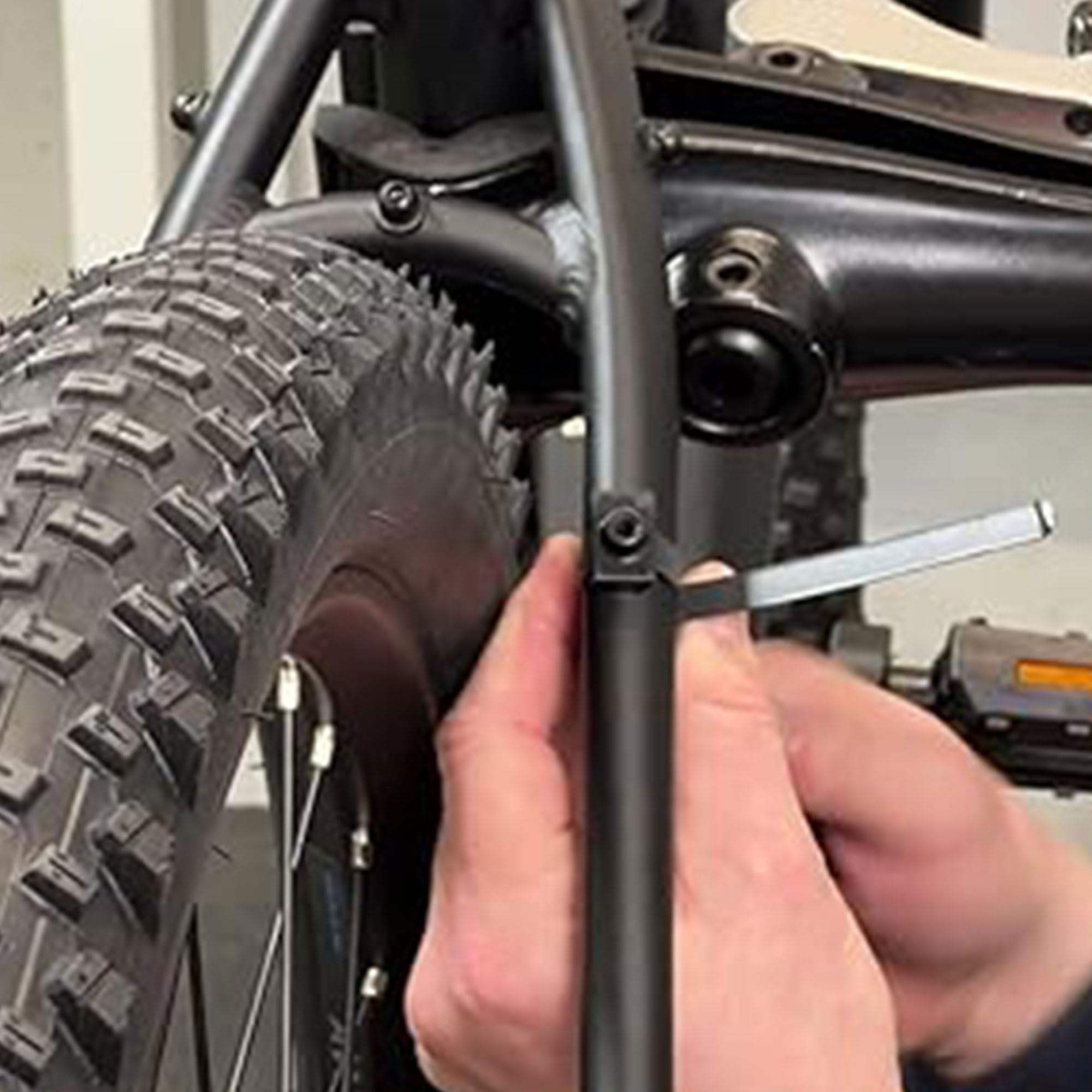 Amazon.com: ABUS 2023 Framelock Granit Xplus 6950M AM R BK, Key