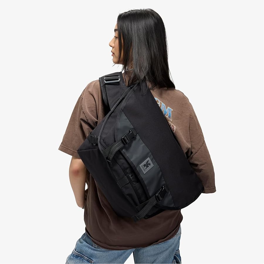 Amazon.co.jp: [クローム] メッセンジャーバッグ CTZ 15L MESSENGER